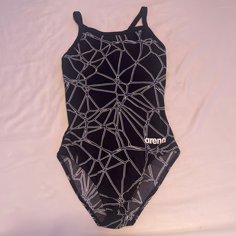 Arena One Piece- size 28